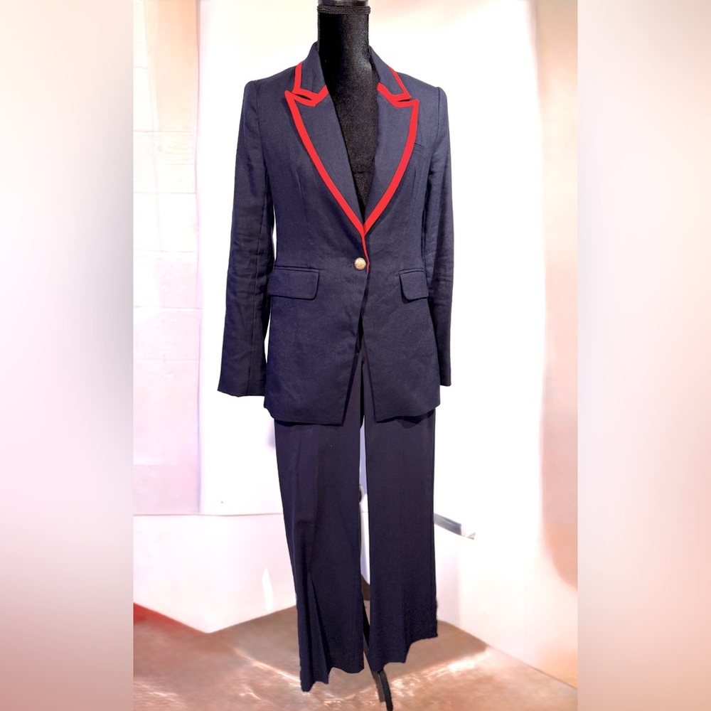 Chic Navy and Red Suit. Court and Rowe size 2. Linen blend and satin lining.